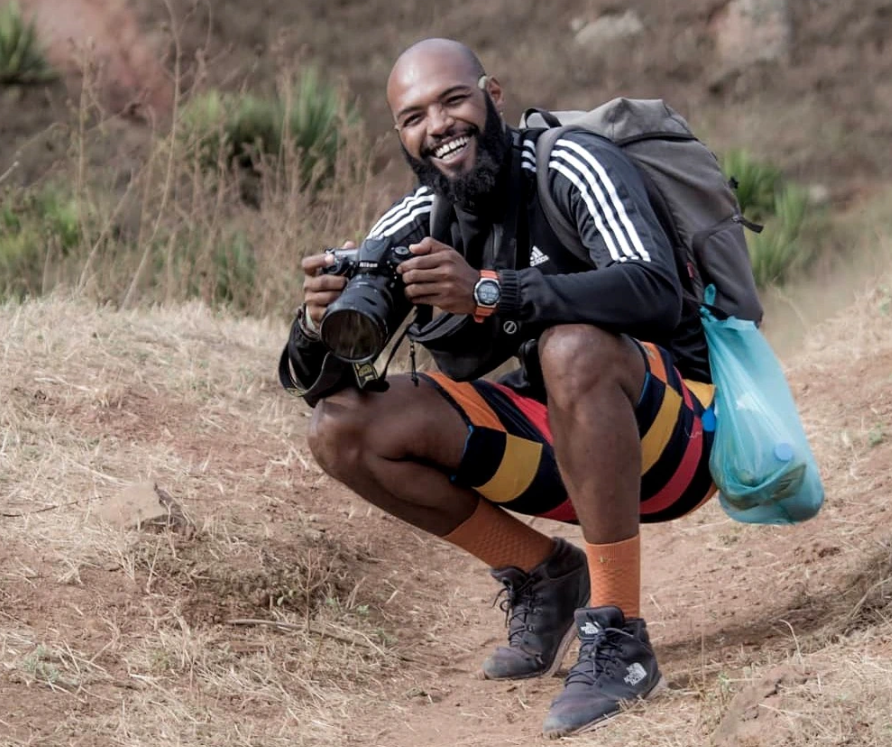 Vadu Rodrigues holding camera.